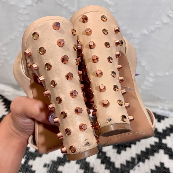 Vince Camuto Altman gold Studded nude heels size 8 - Picture 7 of 10